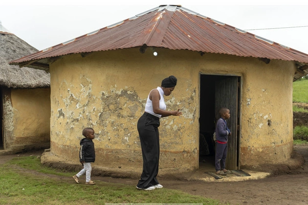 south_africans_worry_trumps_aid_freeze_will_cause_hiv_patients_to_default_on_treatment