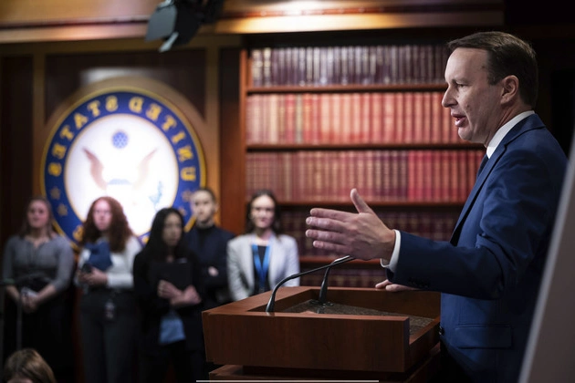 chris_murphy_says_he_still_supports_schumer_as_leader_but_not_dems_current_tactics