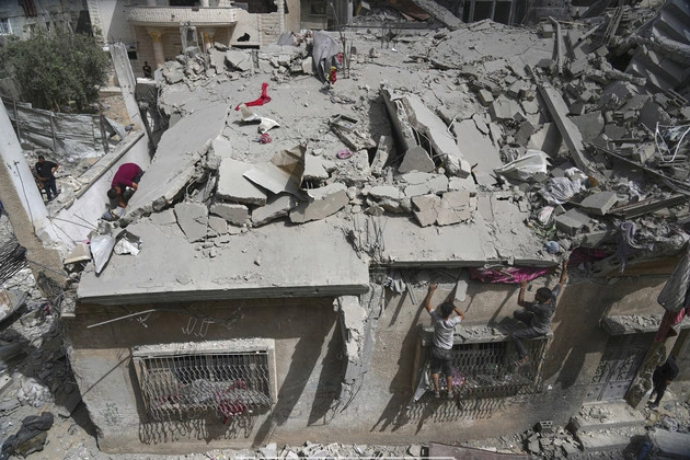 israeli_strikes_across_gaza_kill_dozens_and_force_a_main_hospital_to_close_health_officials_say