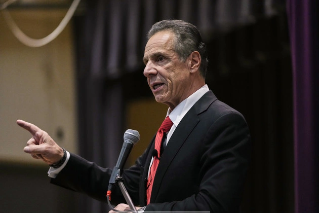 real_estate_titans_hold_their_nose_and_get_behind_cuomo_with_big_money