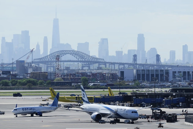sean_duffy_too_many_planes_flying_in_and_out_of_newark_now