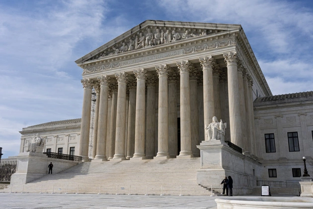 supreme_court_allows_trump_to_revoke_immigration_protections_for_350000_venezuelans