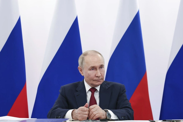 trump_says_putin_is_playing_with_fire_as_kremlin_continues_assault_on_ukraine
