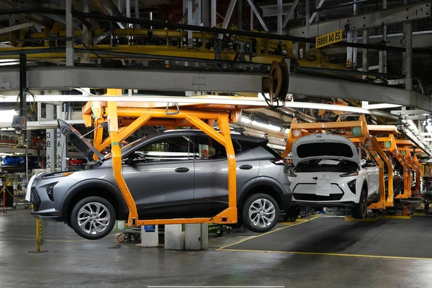 automaker_divisions_paralyze_key_trade_group_in_megabill_fight
