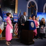 cuomo_adams_battle_for_orthodox_jewish_support_in_mayors_race