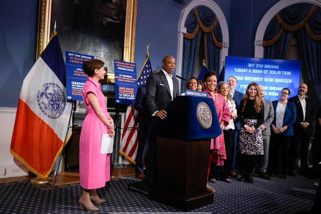 cuomo_adams_battle_for_orthodox_jewish_support_in_mayors_race