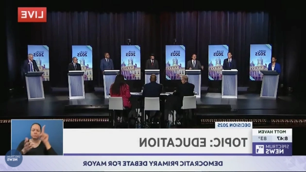 de_blasio_watches_with_glee_as_candidates_attack_cuomo_in_nyc_mayoral_debate