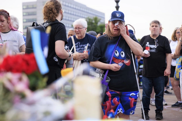 hundreds_gather_to_remember_slain_minnesota_lawmaker_and_her_husband