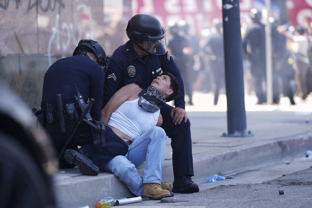 protests_intensify_in_los_angeles